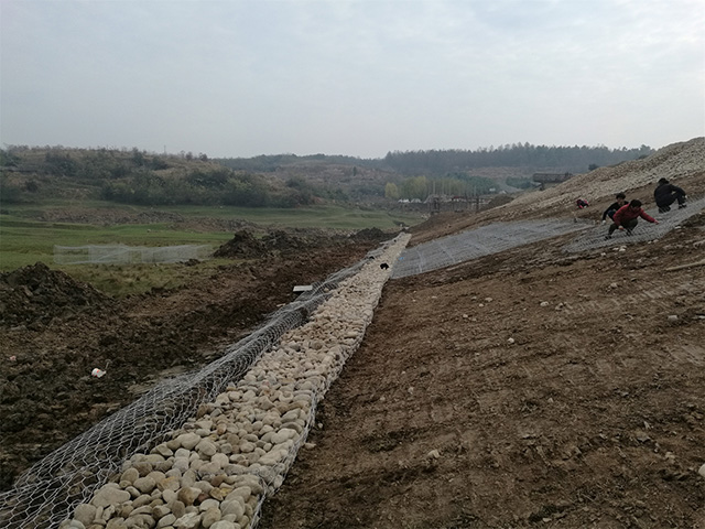 湖南小山建設(shè)有限公司,承接水利水電工程,承接河湖疏浚工程,機械設(shè)備租賃,建材銷售,小山建設(shè)